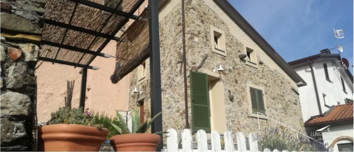 Apartment La Casa Del Sole A Cosy Nest In Lunigiana, Tuscany Giucano