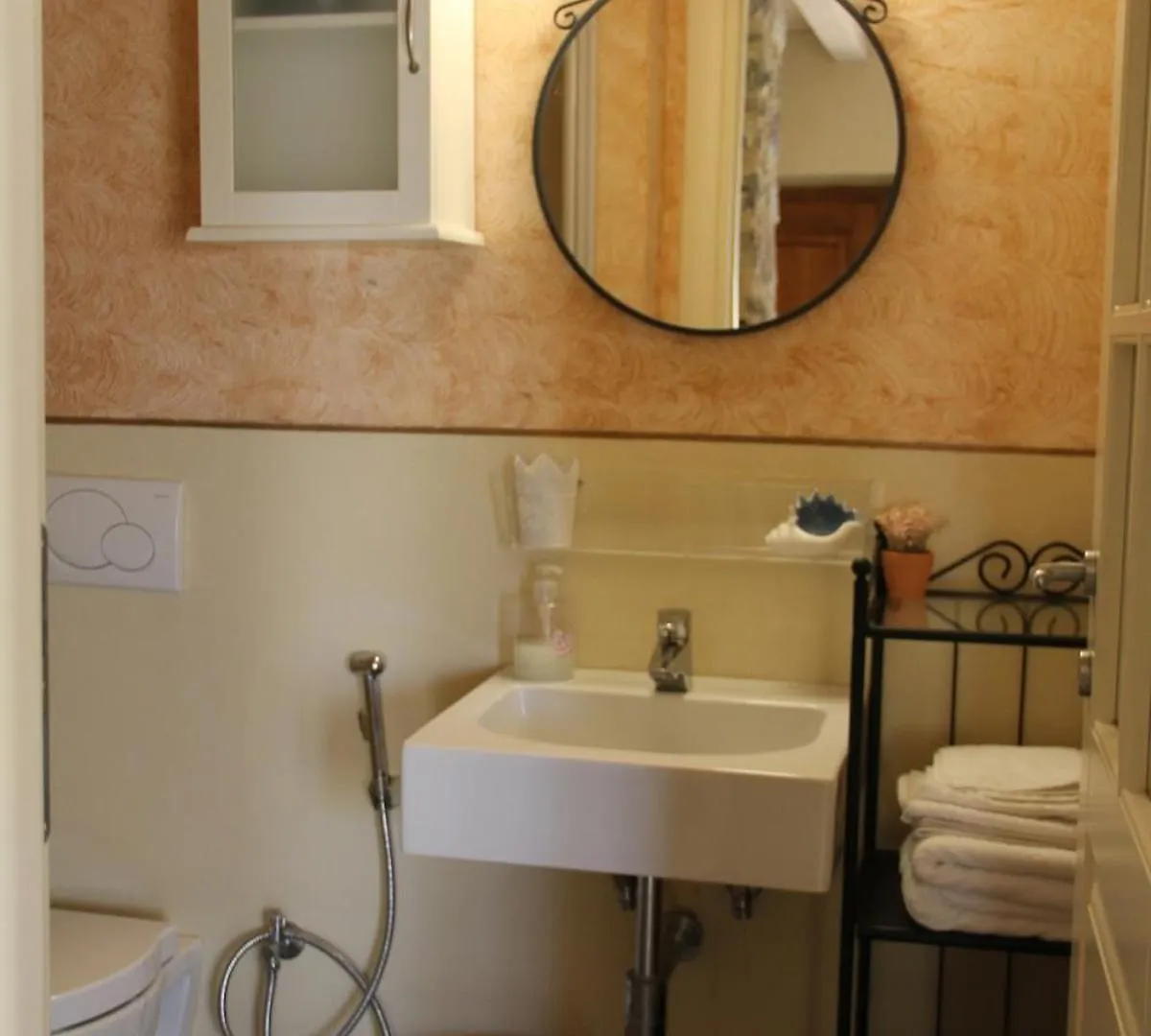 Apartment La Casa Del Sole A Cosy Nest In Lunigiana, Tuscany Giucano